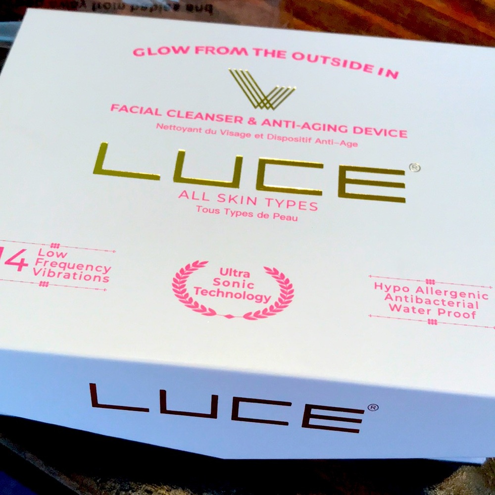 LUCE180° Facial Cleansing and Anti-Aging Device